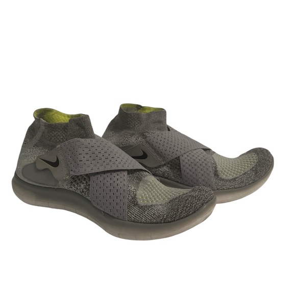 Nike Shoes - Nike Free & Flexible Sz 8 Flyknit Shoes Athletic Run 880846-002